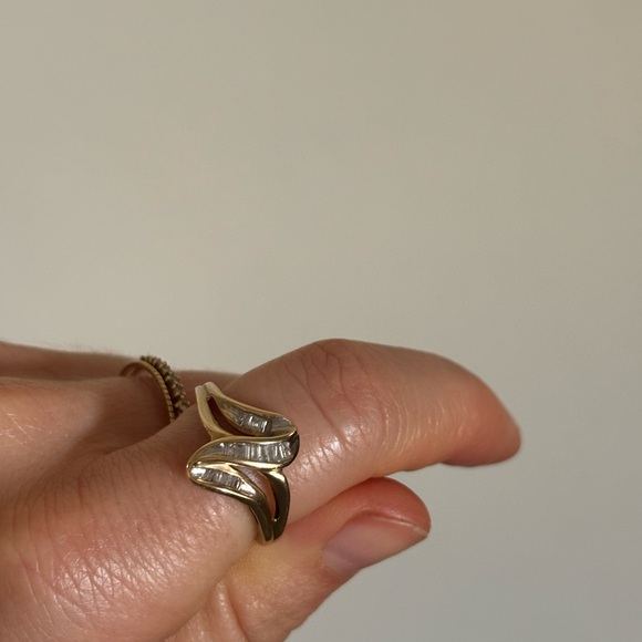 Vintage 10k Gold Wavy Ring with Channel Set Diamonds - Picture 3 of 8